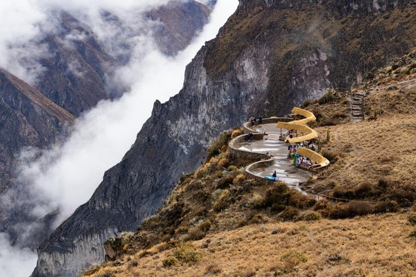 Uncover the Enchanting Legacy of British Seaside Resorts: Captivating Guided Tours for Adventurous Travelers